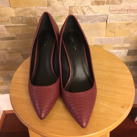 Burgundy Aldo pumps - Picture 3 of 7